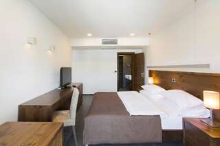 Курортные отели Avala Resort & Villas Будва Специальное предложение — Новогодний пакет услуг — Улучшенный двухместный номер с 1 кроватью или 2 отдельными кроватями-3