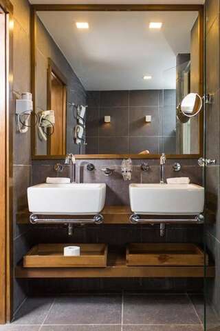 Курортные отели Avala Resort & Villas Будва Улучшенный семейный люкс-8